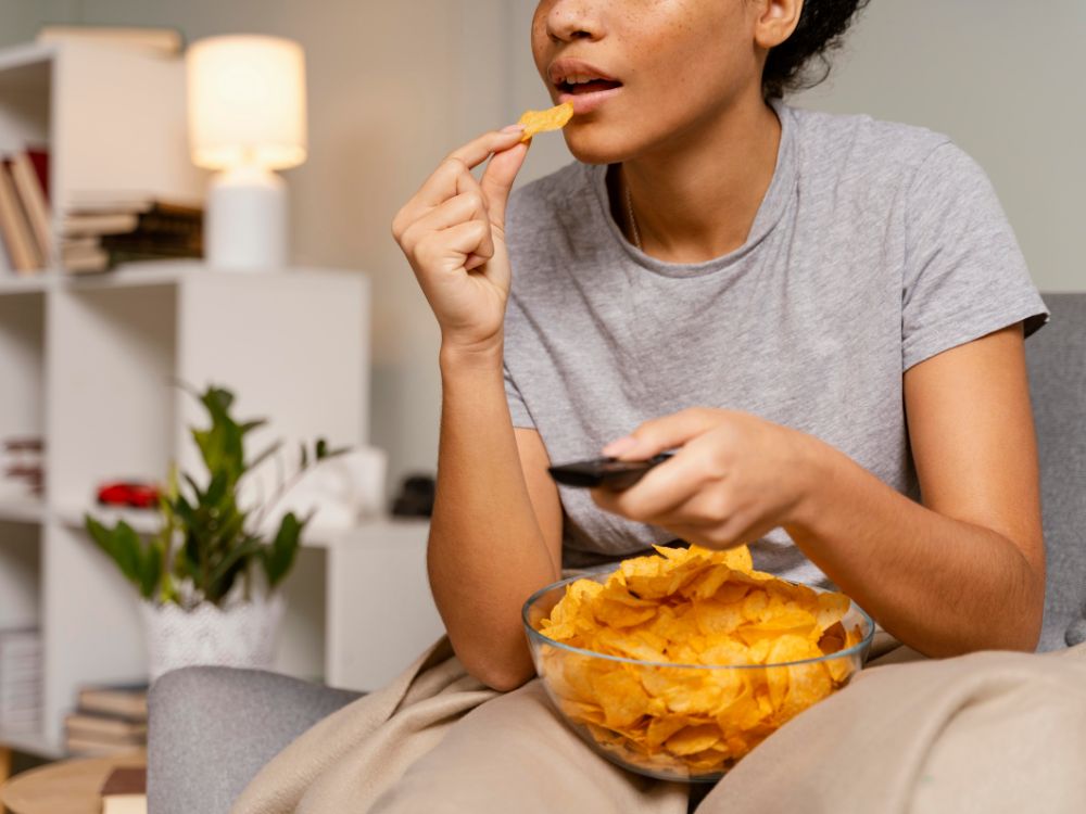 O estresse oxidativo pode ser um fator desencadeante ou agravante da condição, a má alimentação está diretamente ligada.