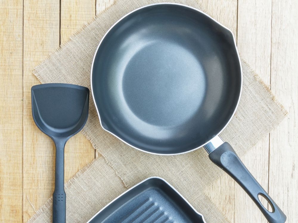 É importante escolher uma frigideira antiaderente para que a omelete não grude no fundo.
